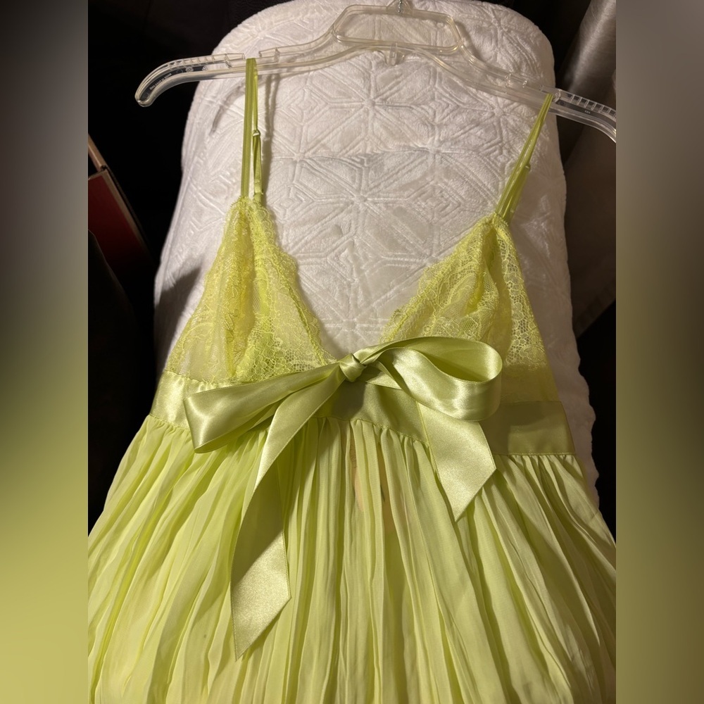Victoria's Secret Lace Chemise NWT - Picture 9 of 10